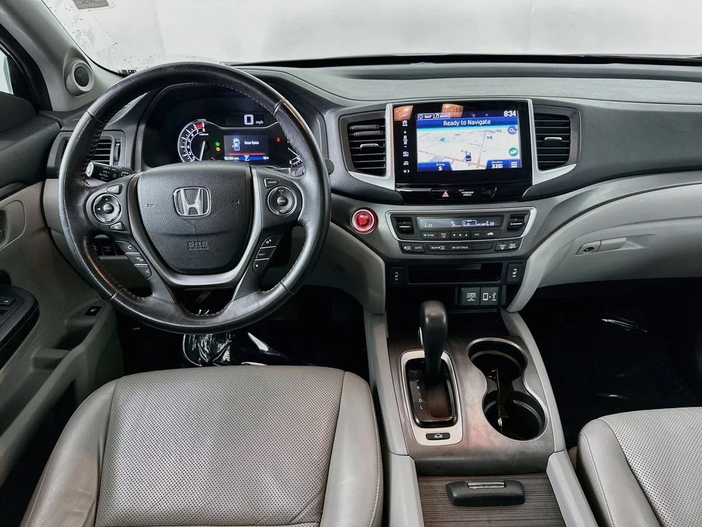 Used 2018 Obsidian Blue Pearl Honda RTL-T image 23