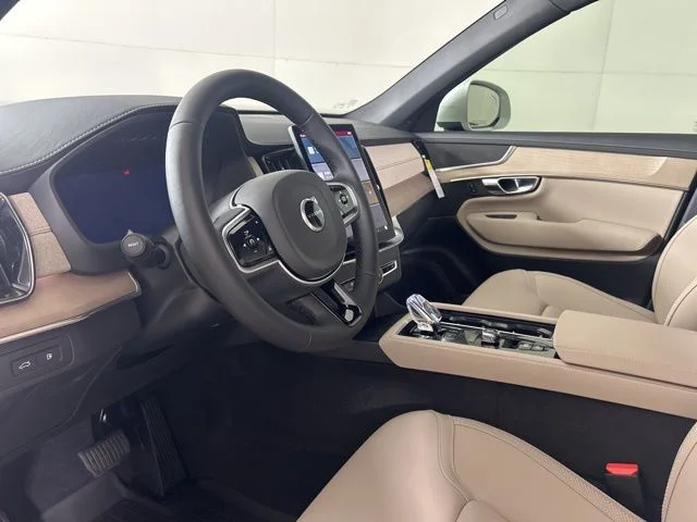 2025 Volvo XC90 Core - Photo 22
