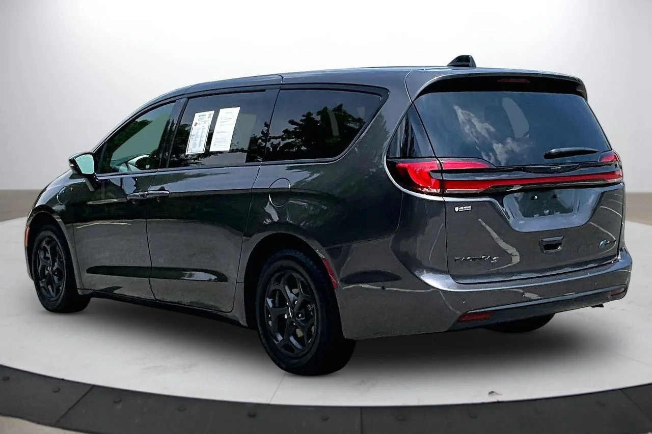 Used 2023 Gray Chrysler Limited image 7