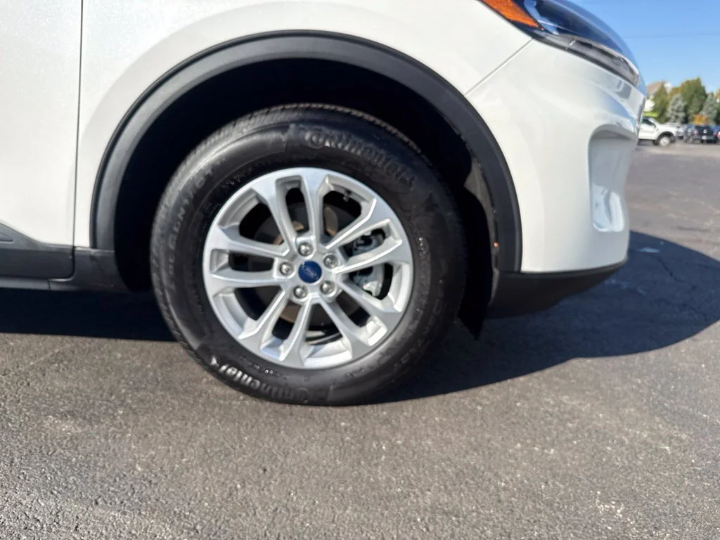 Certified Used 2022 White Metallic Ford SE image 56
