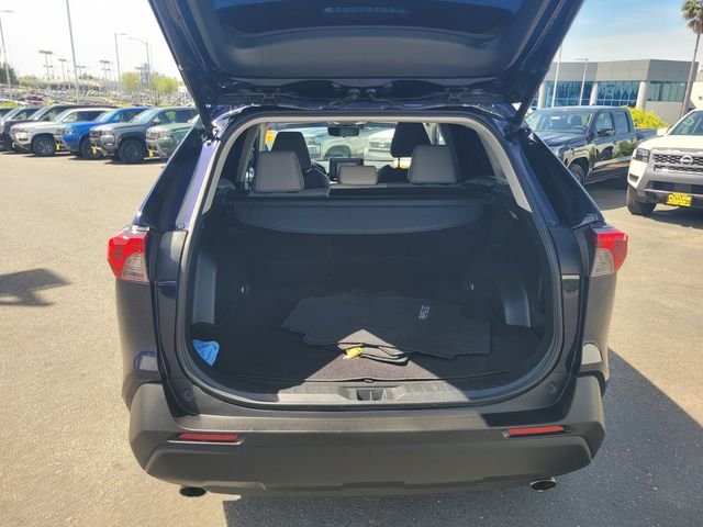Used 2020  Toyota XLE Premium image 11