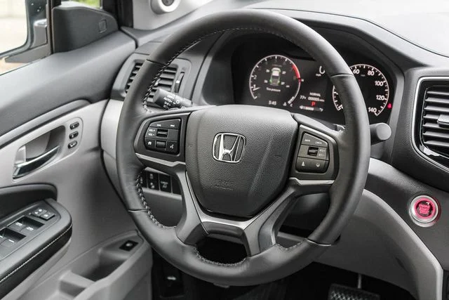 New 2026 Platinum White Pearl Honda RTL image 19