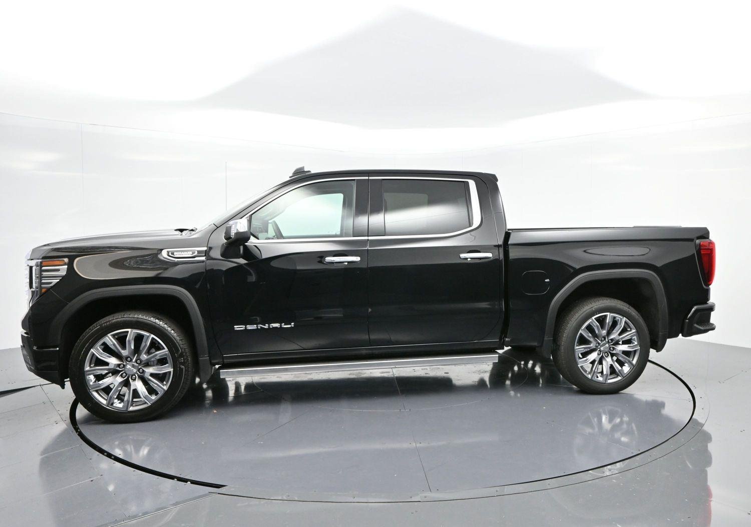 Used 2025 Onyx Black GMC Denali image 4