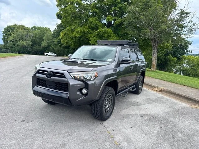 Used 2020 Gray Toyota Venture image 3