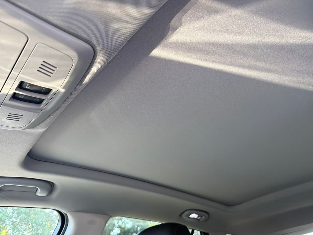 Used 2020 White Buick Essence image 23