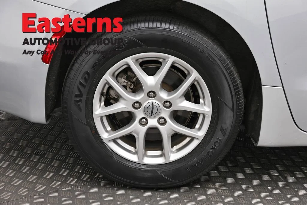 Used 2023 Silver Chrysler LX image 31
