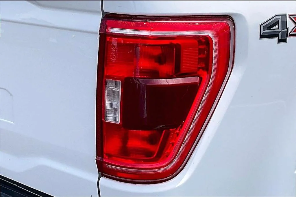 Used 2021 White Ford XLT image 29