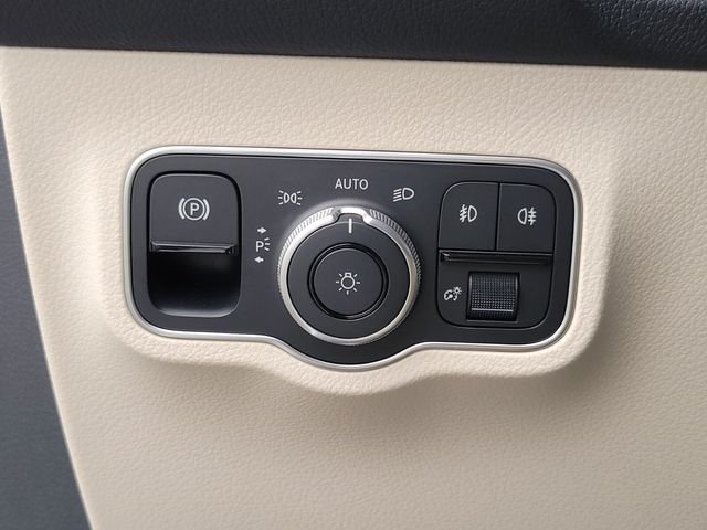 Used 2026 White Mercedes-Benz GLB 250 image 27