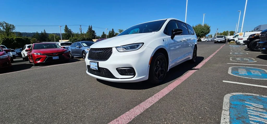 Used 2024 Bright White Clearcoat Chrysler Select S Appearance image 4