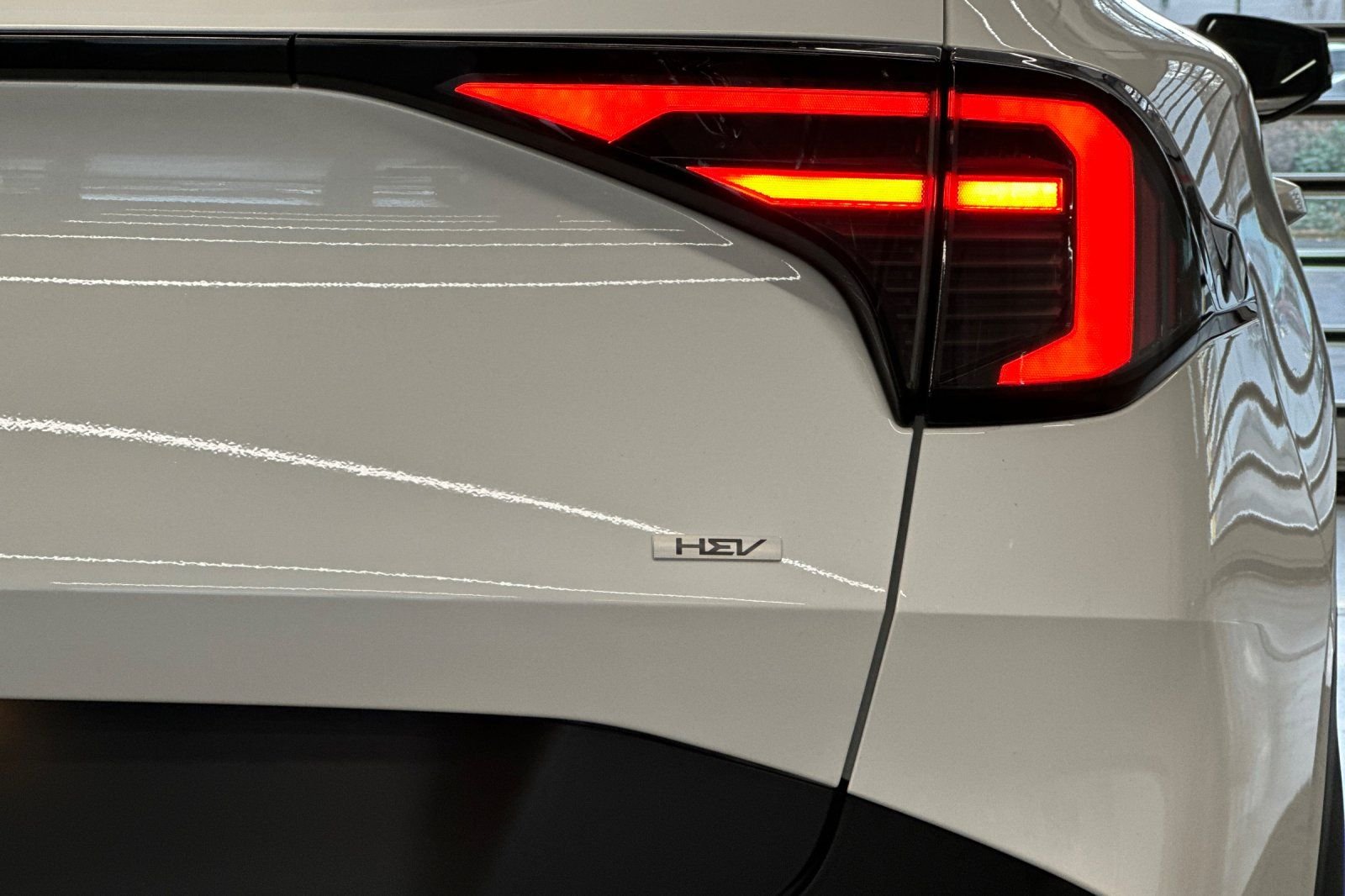 New 2026 Snow White Pearl Kia EX image 20