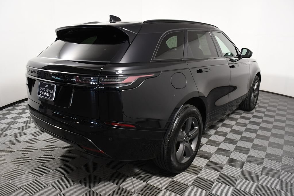 Used 2025 Santorini Black Metallic Land Rover Dynamic SE image 6