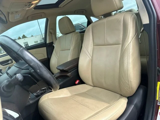 Used 2013  Toyota Limited image 17