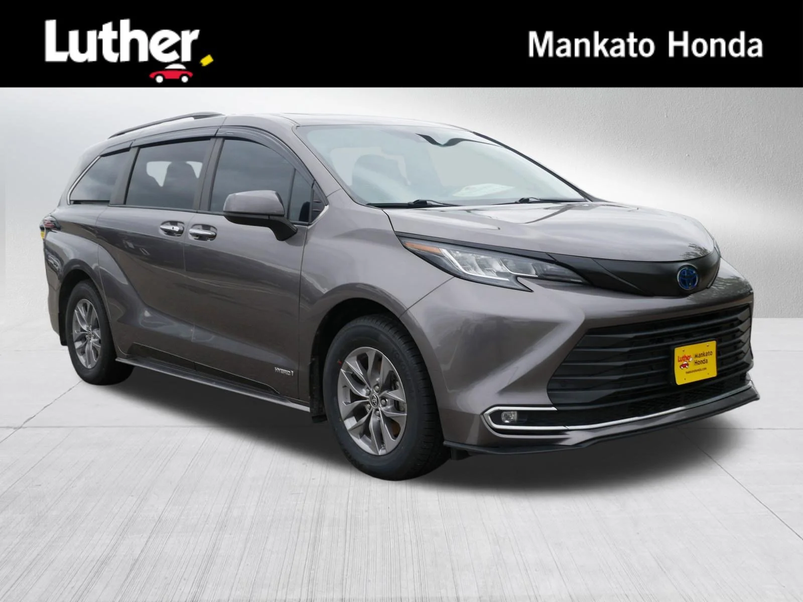 2021 Toyota Sienna XLE 7-Passenger Hybrid AWD's photo