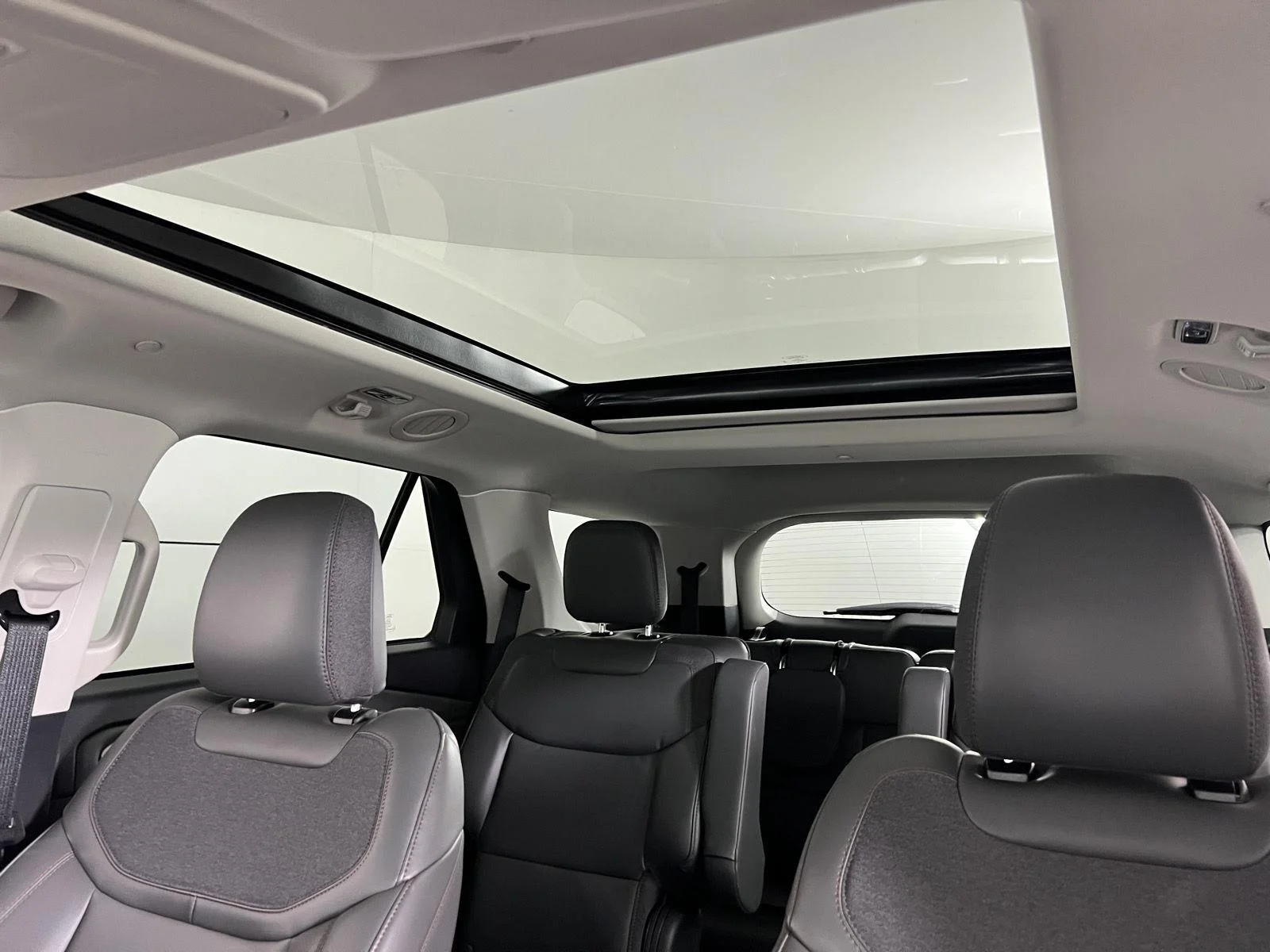 New 2026 Vapor Blue Ford Active image 4