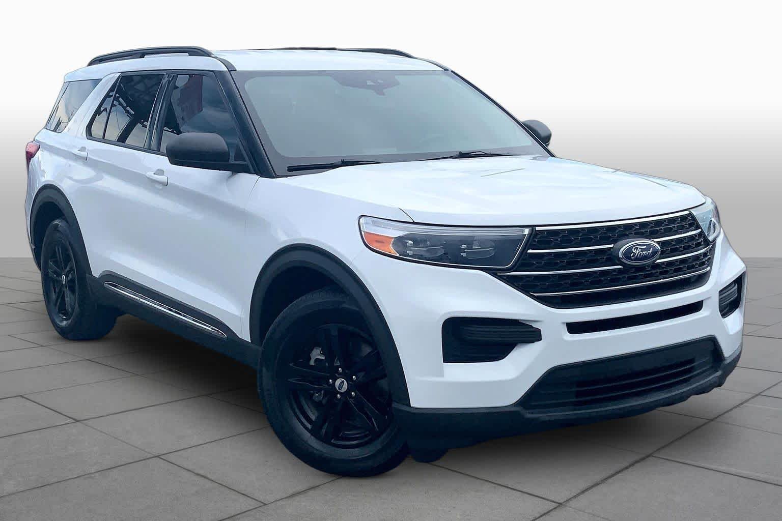 Used 2022 Oxford White Ford XLT image 3