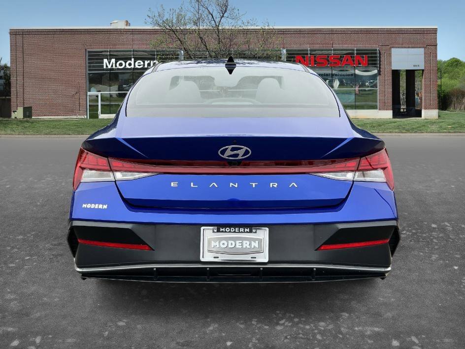 Used 2024 Intense Blue Hyundai SEL image 3