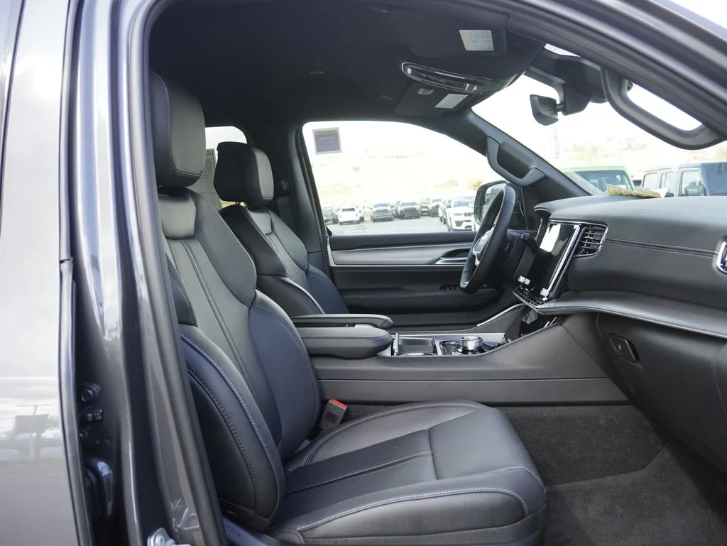 New 2026 Baltic Gray Metallic Clearcoat Jeep Limited Altitude image 28