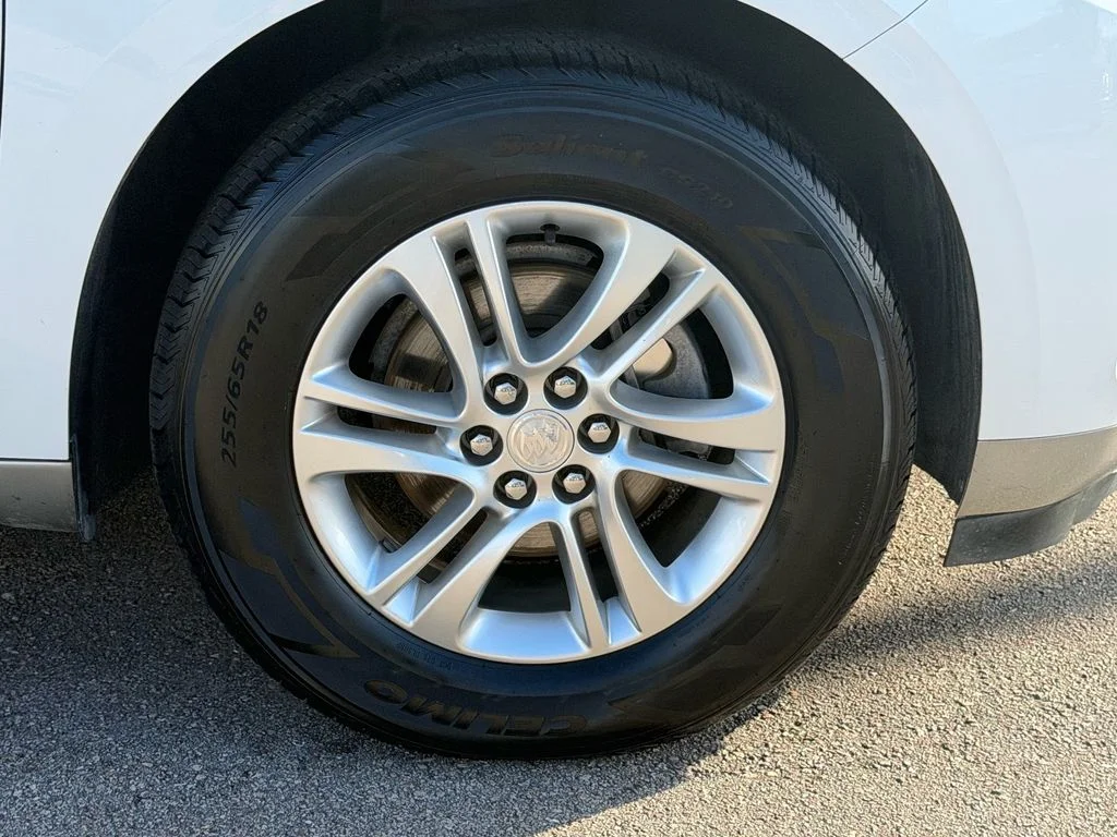 Used 2020 White Buick Essence image 9