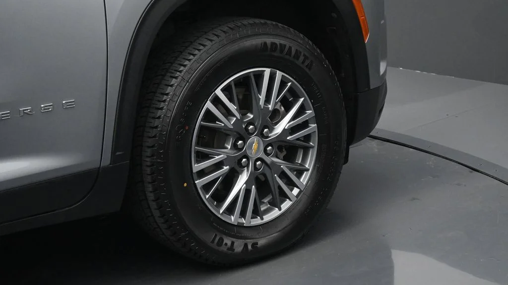 Used 2025 Gray Chevrolet LT image 6