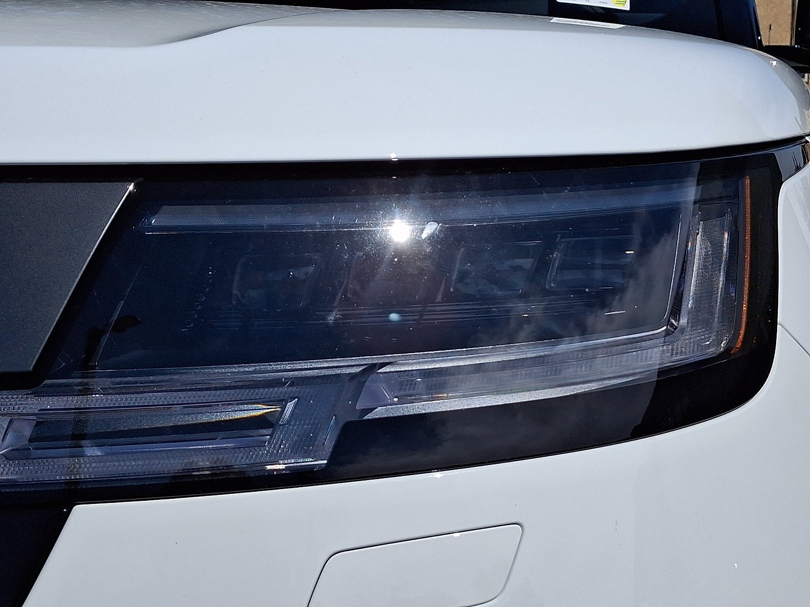 New 2027 Fuji White Land Rover  image 6