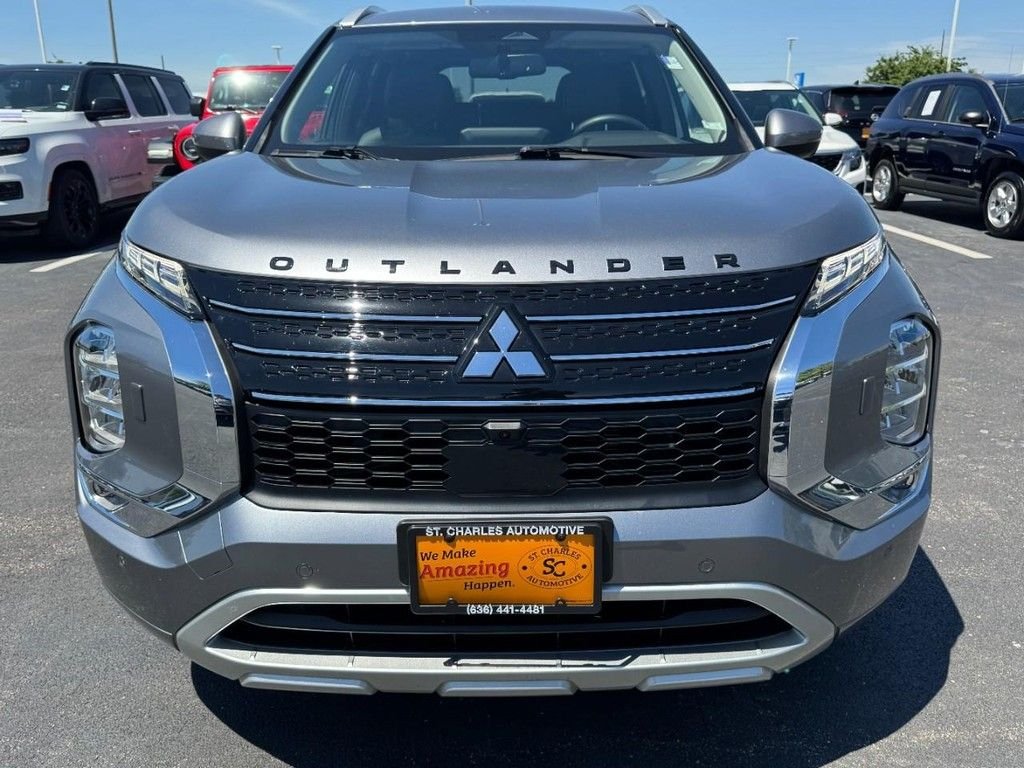 Used 2024  Mitsubishi  image 9