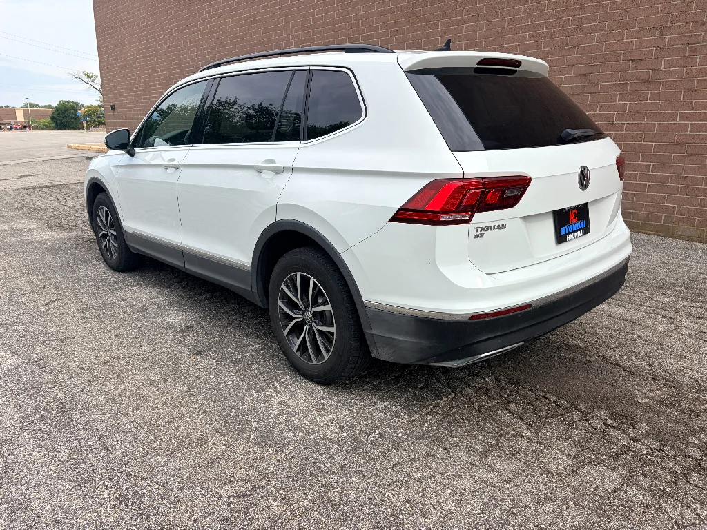 Used 2018 Pure White Volkswagen SE image 3