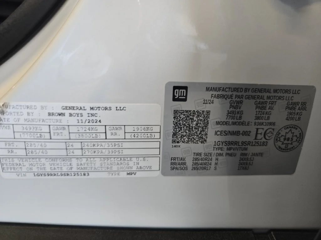 Used 2025 Crystal White Tricoat Cadillac Sport Platinum image 31