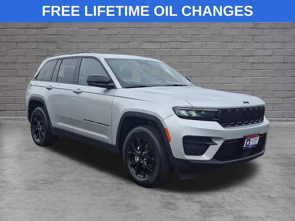 Used 2024 Silver Jeep Altitude X 4x4 image 1