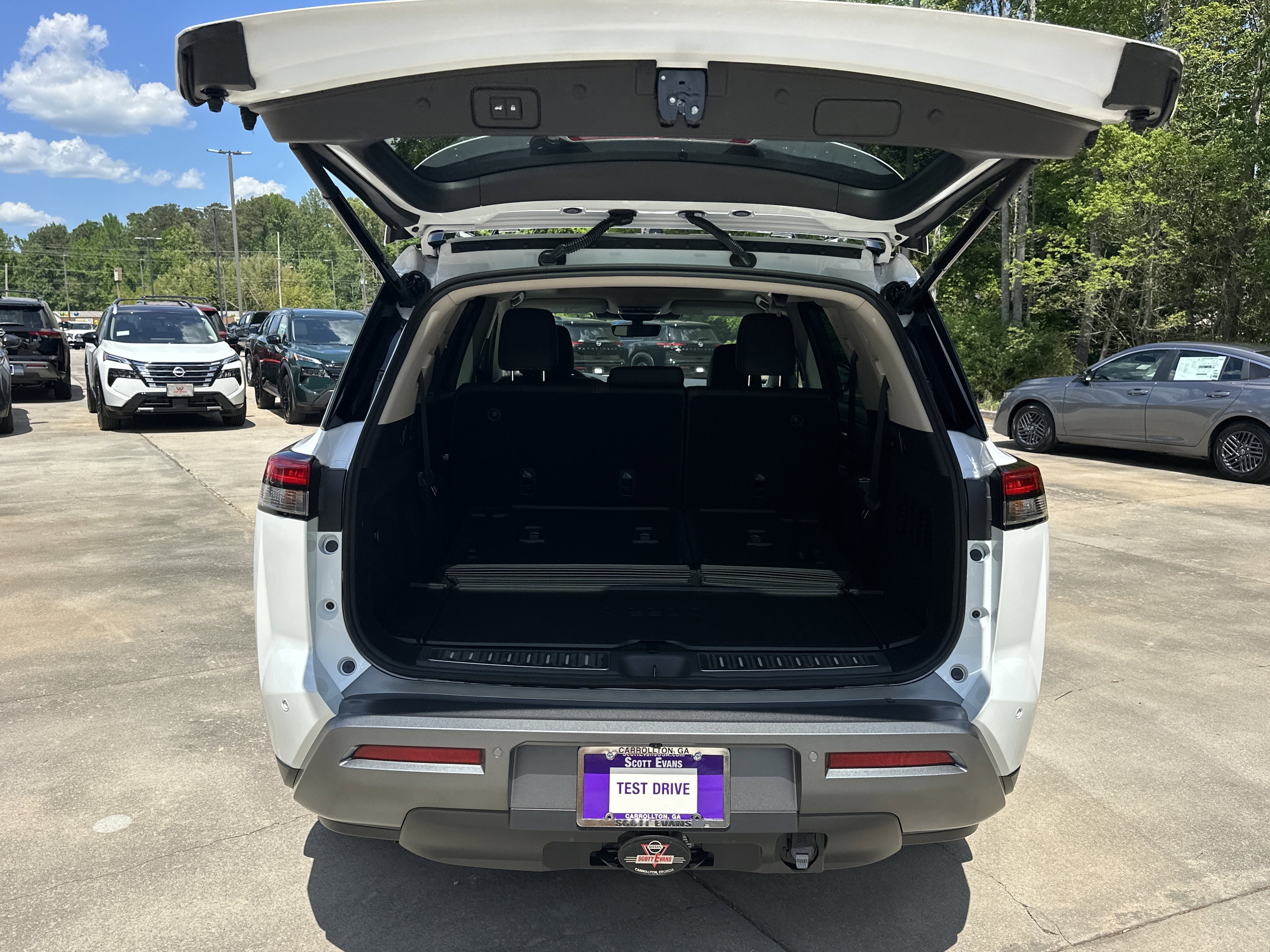 New 2026 Everest White Pearl Tricoat Nissan Platinum image 19