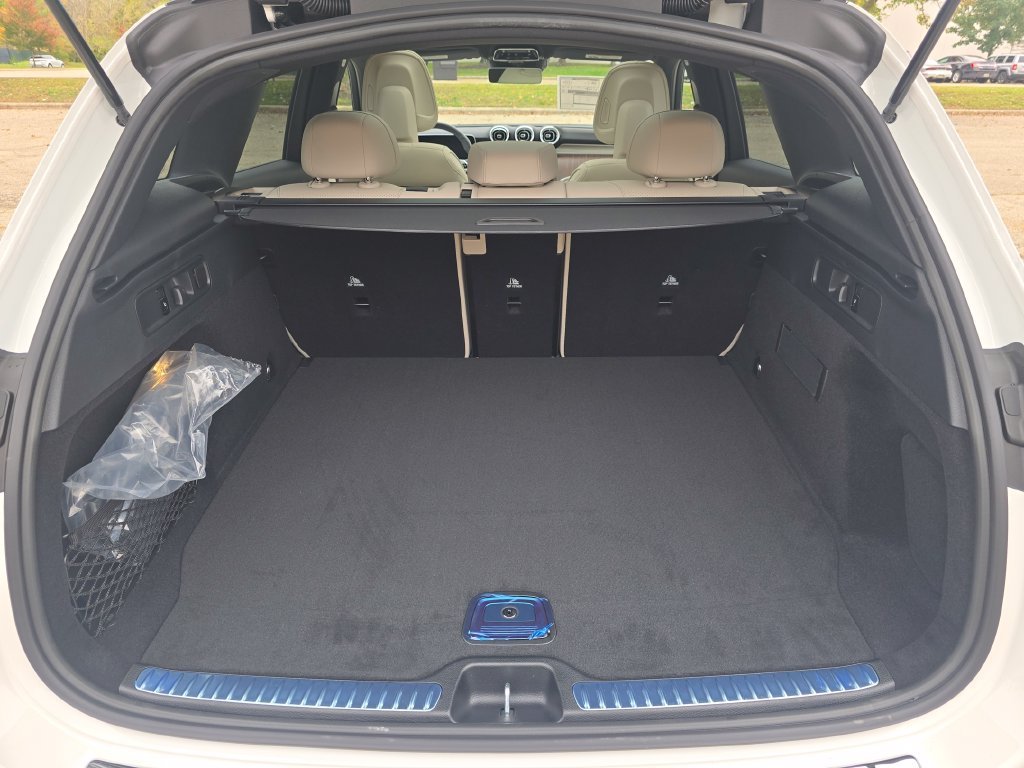 New 2027 Polar White Mercedes-Benz GLC 300 image 57