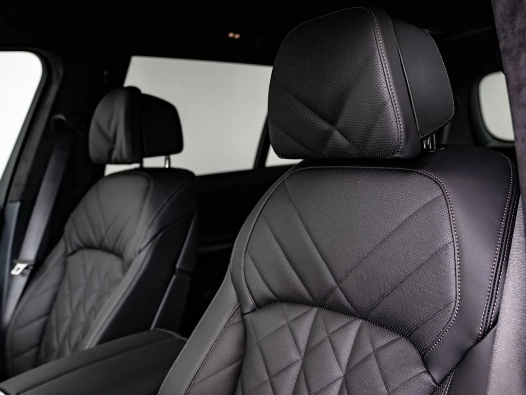 New 2027 Black Sapphire Metallic BMW xDrive40i image 25