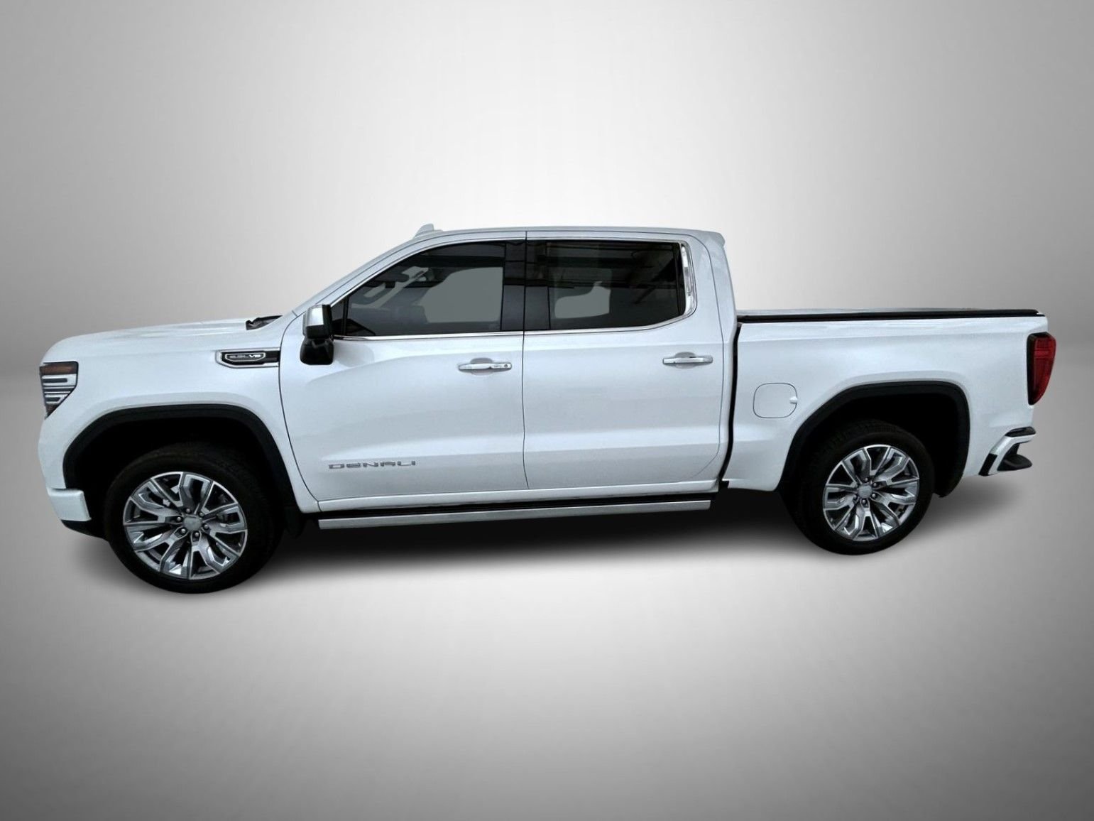 Used 2024 White GMC Denali image 8