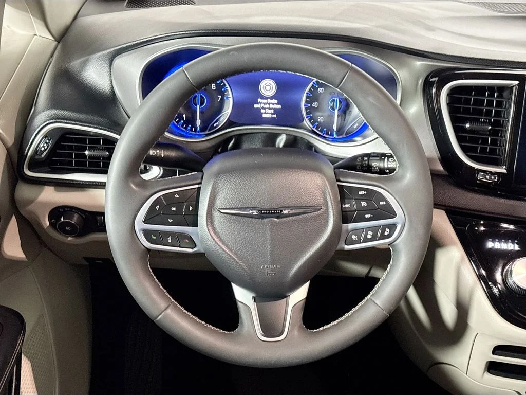 Used 2023 Gray Chrysler Touring L image 13