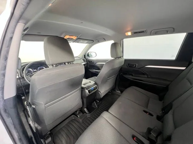 Used 2019 White Toyota LE image 12