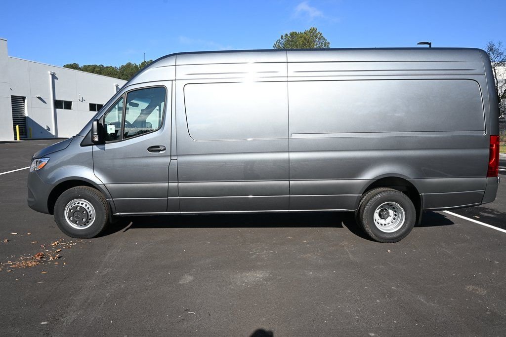Used 2026 Selenite gray metallic Mercedes-Benz Cargo 170 WB image 3