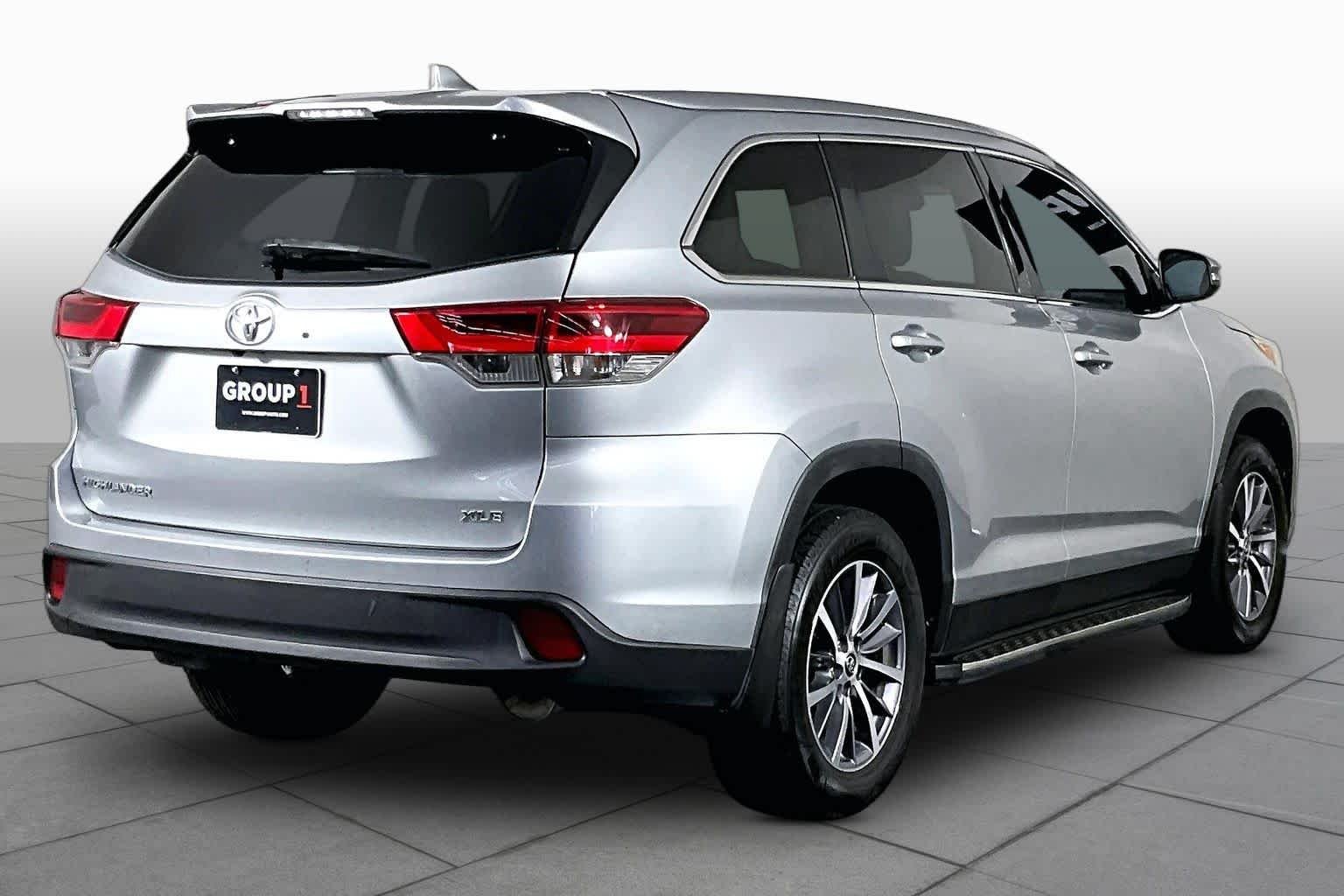 Used 2019 Celestial Silver Metallic Toyota XLE image 13