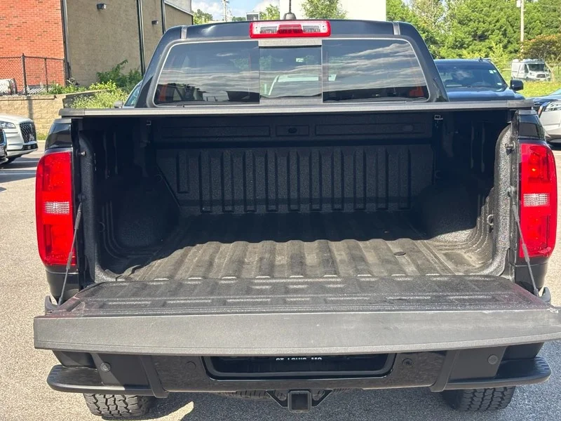 Used 2022 Black Chevrolet Z71 image 9