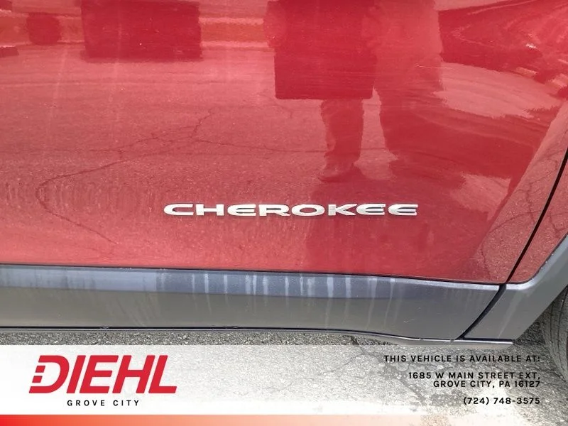 Used 2020 Red Jeep Latitude Plus image 10