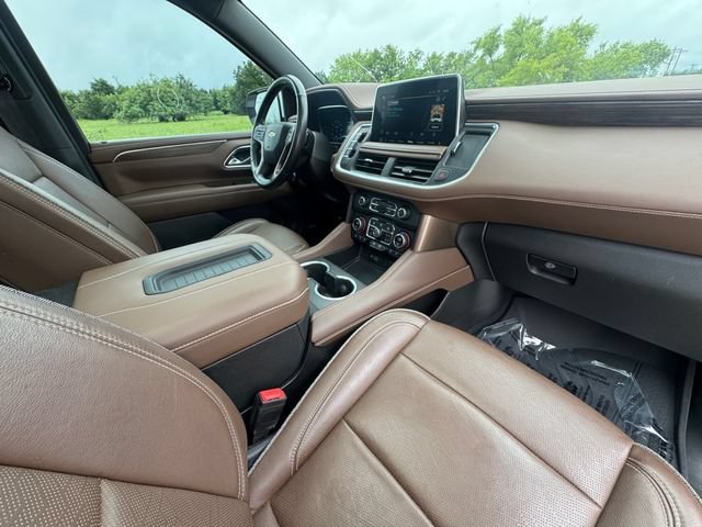 Used 2022 Iridescent Pearl Tricoat Chevrolet High Country image 31