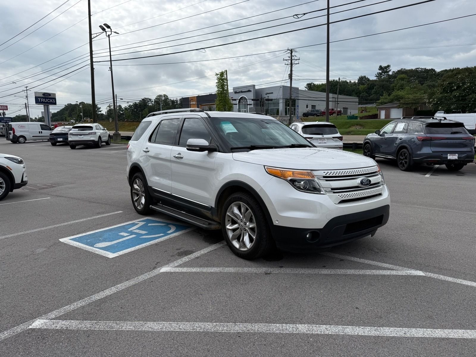 Used 2013 White Platinum Clearcoat Metallic Ford Limited image 8