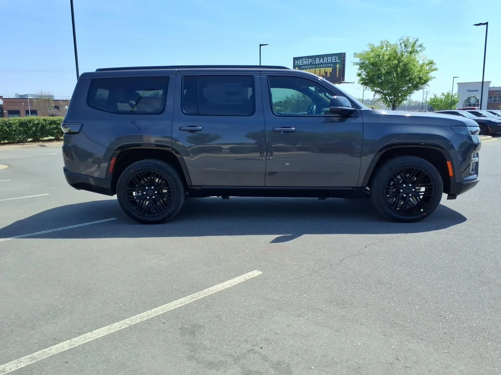 New 2026 Baltic-Gray Metallic Clear-Coat Exterior Paint Jeep Limited Reserve image 11