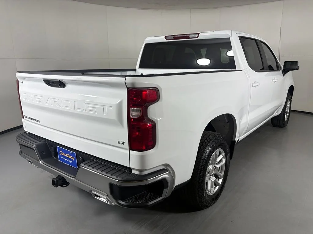 New 2026 Summit White Chevrolet LT image 10
