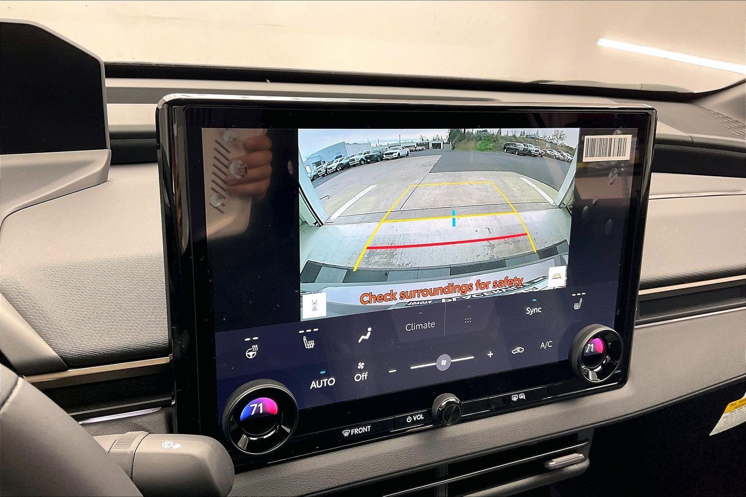 2026 Toyota bZ XLE - Photo 13