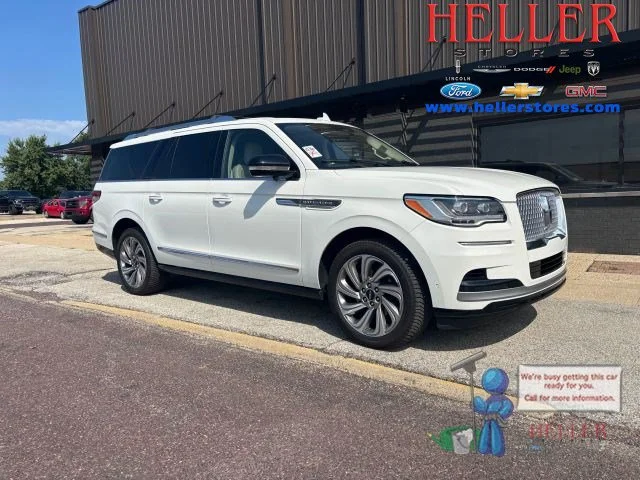 Used 2022 Pristine White Metallic Tri-Coat Lincoln Reserve image 1
