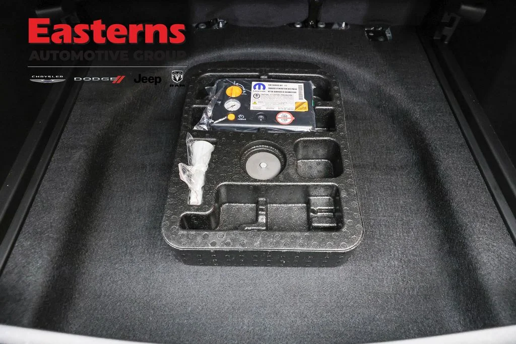 Certified Used 2024 Black Jeep Latitude Lux image 24