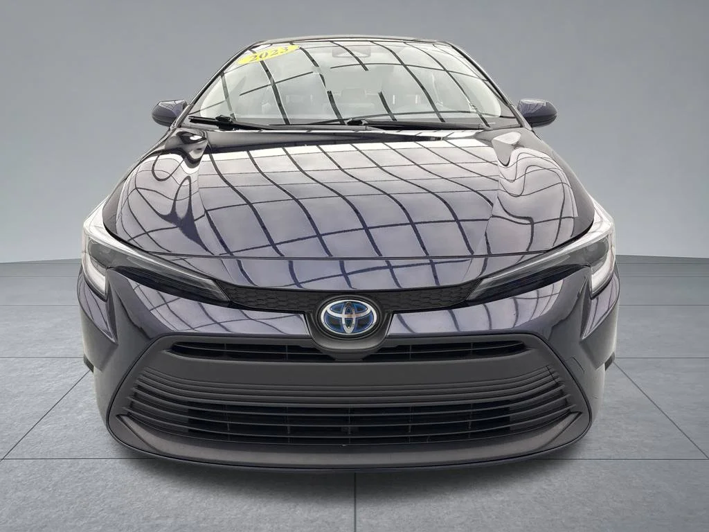 Used 2023  Toyota LE image 2