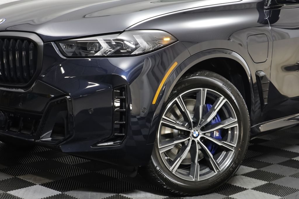 New 2026 Carbon Black Metallic BMW xDrive50e image 4