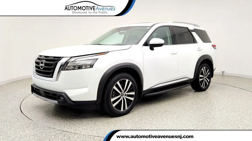 2025 Nissan Pathfinder Platinum 4WD's photo