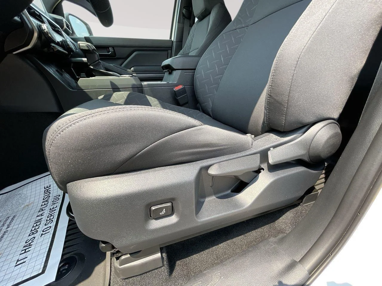 2025 Toyota Tacoma SR5 - Photo 13