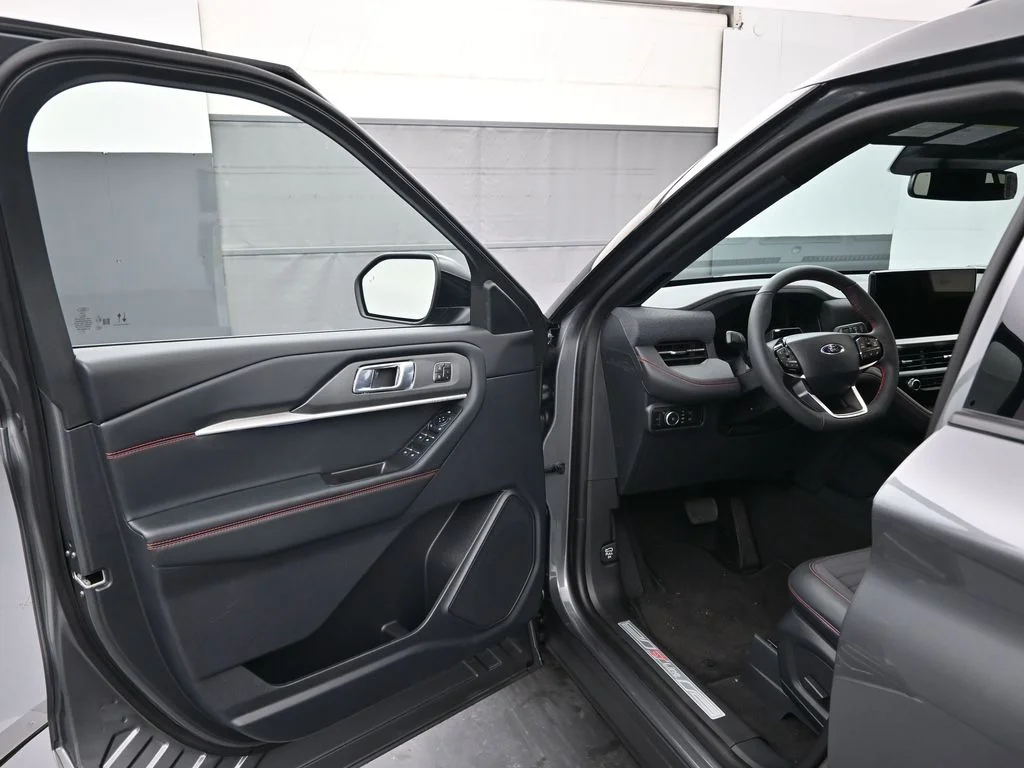 New 2026 Carbonized Gray Metallic Ford ST-Line image 8